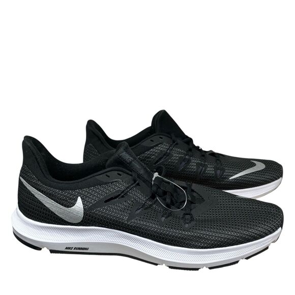 Nike Sneakers Mens 9.5 Quest Black White Running Shoes Lightweight AA7403-001